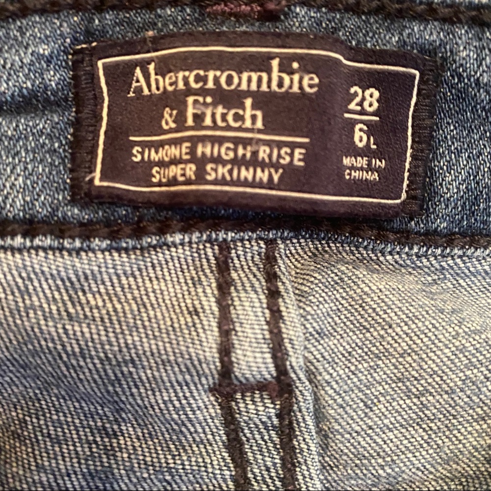 Abercrombie and‎ Fitch - Picture 3 of 3